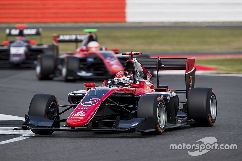 George Russell vence en la carrera 1 en Silverstone
