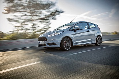 Ford Fiesta ST200, divertirsi con “poco”