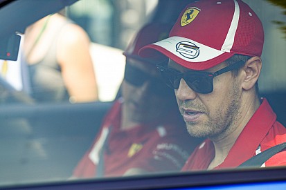 Vettel: Mercedes en hızlı araca sahip olmadığı için bizi favori gösteriyor