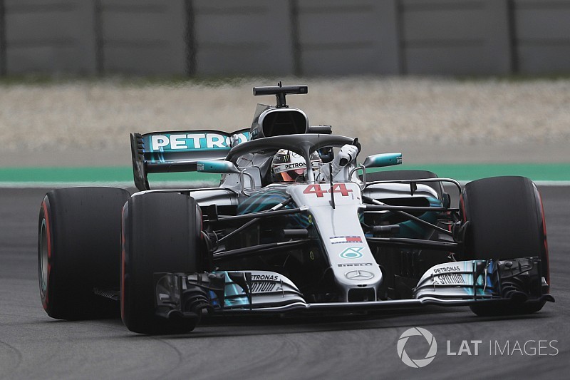 В Mercedes отказались связывать скорость в Барселоне с новыми шинами