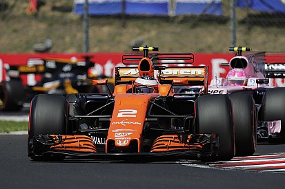 McLaren, ilk yarının son yarışında gelen çifte puandan memnun