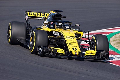 Renault: la R.S.18 gira a Barcellona per il filming day