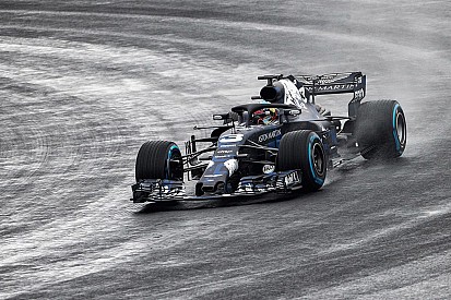 Ricciardo jajal RB14 di trek Silverstone