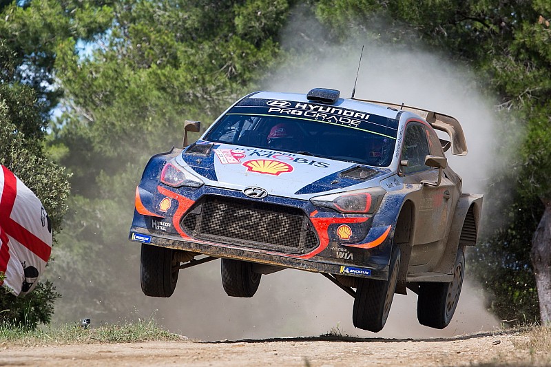 Sardegna, PS12: Neuville piazza la zampata ed è a 4