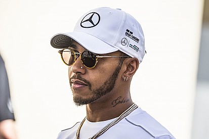 Lewis Hamilton és az öltözködés - drága és meghökkentő