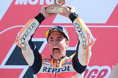 Márquez se lleva la carrera más emocionante del año en Assen