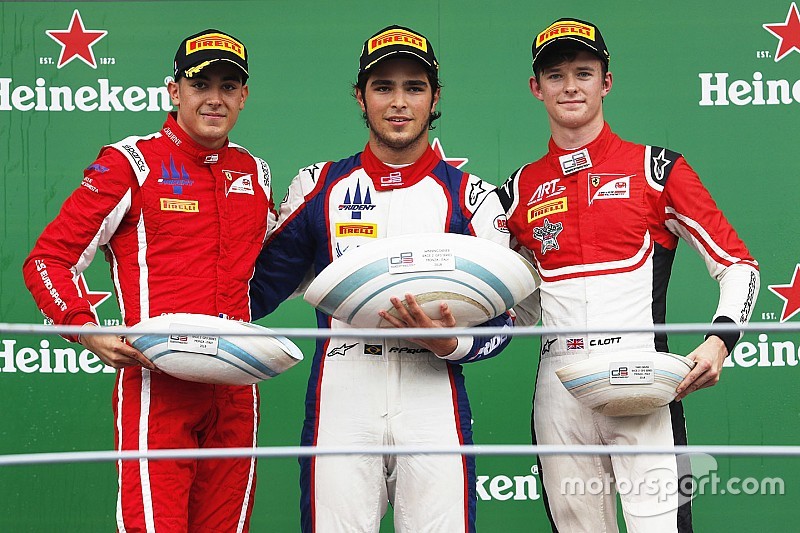 Piquet vence a Alesi en un duelo emocionante