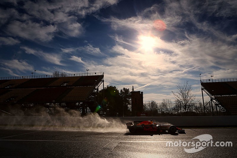 Galería: los F1 2017 ruedan sobre agua por primera vez