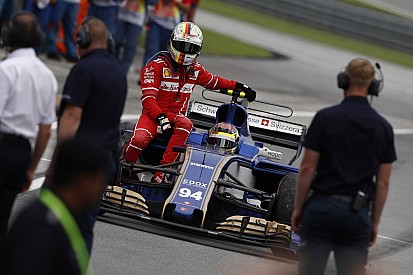 Vettel et Stroll se rejettent la responsabilité de l'accrochage