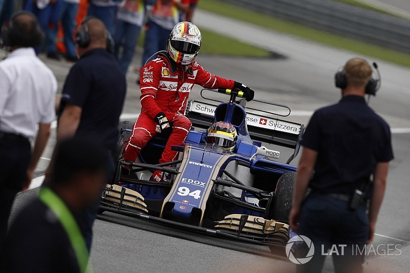 Vettel et Stroll se rejettent la responsabilité de l'accrochage