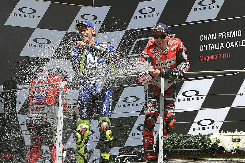 Rossi: “Es difícil decir que no esperas una victoria de Lorenzo, que es uno de los grandes”