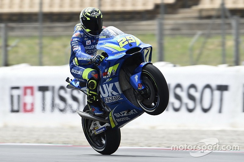 Barcellona, Libere 4: zampata di Iannone davanti a Lorenzo, che miracolo Marquez!