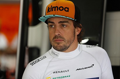 Alonso újabb drasztikus csapást mért a csapattársára a McLarennél