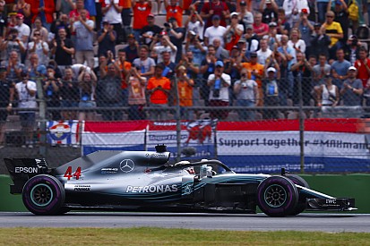 Mercedes pidió a Hamilton que apretase por temor a sanción