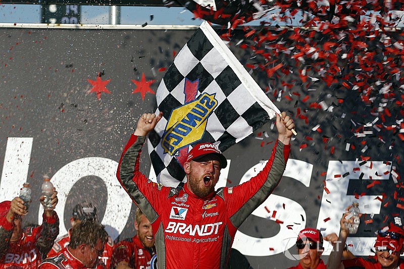 Wild late-race restart propels Allgaier to Xfinity win at Chicagoland