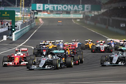 FIA радить зіркам Ф1 відчайдушно махати руками