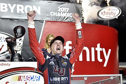 Byron conquista Xfinity, após batalha com Sadler