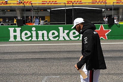 Lauda: Hamilton, Mercedes'te yarışmaya devam edecek