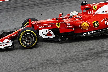 Vettel pályacsúccsal végzett az élen délután Malajziában Räikkönen előtt: a Mercedes „szétesett”