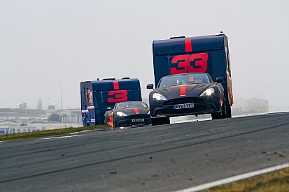 Ферстаппен та Ріккардо знову побили машини. Тепер Aston Martin
