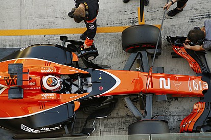 McLaren проведет в Барселоне два съемочных дня перед стартом тестов