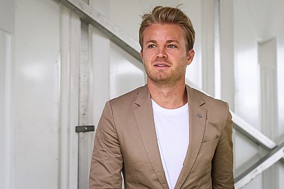 Rosberg okul hayatına geri dönüyor