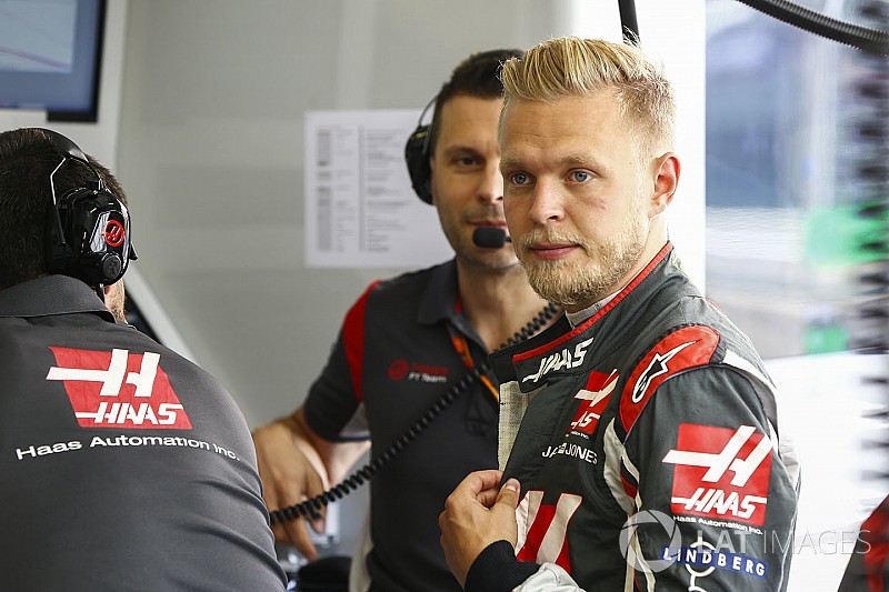 Magnussen, Hulkenberg'i bel altı vurdu!