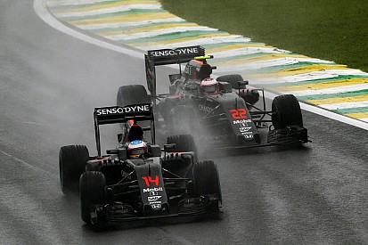 Button, Alonso'nun devam edip etmeyeceğinden emin değil