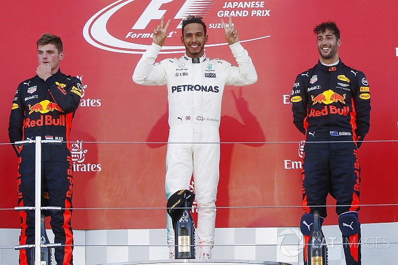 Japonya GP: Hamilton kazandı, Vettel şampiyonluk mücadelesinde yolda kaldı!