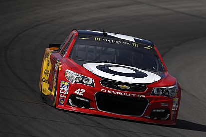 Kyle Larson si conferma re in Michigan battendo Chase Elliott