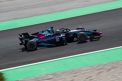 Albon é pole na Espanha; Sette Câmara tem problemas e é 14º