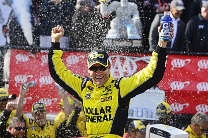 Kenseth gana una emocionante prueba en Dover