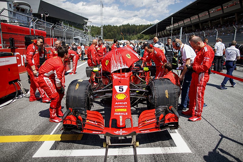 Vettel: Silverstone'un favorisi Ferrari değil