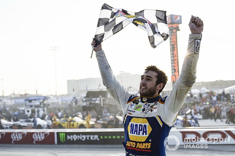 Elliott vence primeira em oval e passa de fase na NASCAR