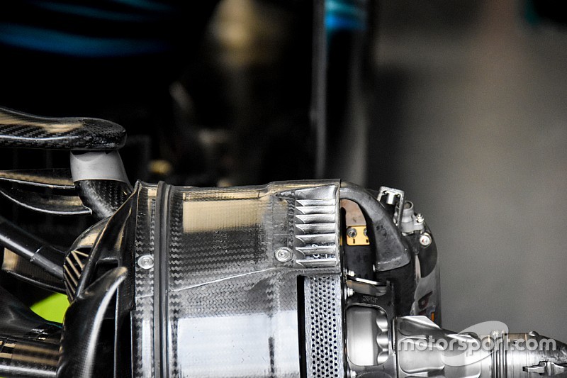 Mercedes: ecco come si scaldano le gomme anteriori della W08
