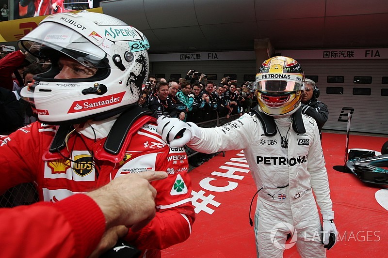 Casa de apuestas propone combate de boxeo entre Hamilton y Vettel