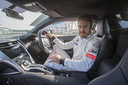 Video: una vuelta a 250 km/h con Fernando Alonso