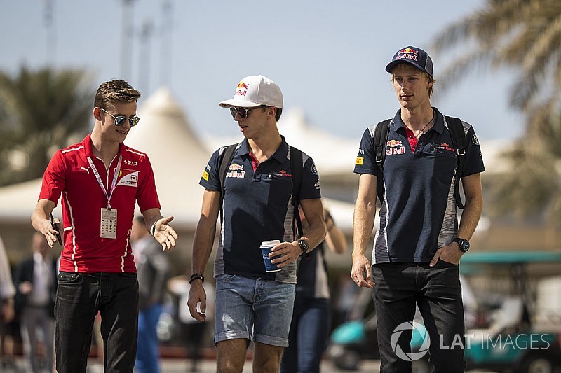 Webber cree que Red Bull es más dócil con sus pilotos de desarrollo