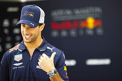Ricciardo: Bottas'ın yerinde olsaydım Vettel'e atak yapardım