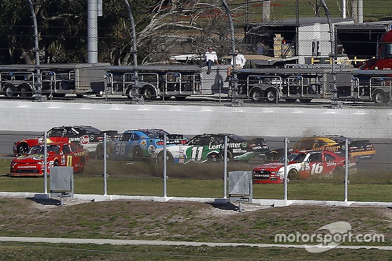 2 Rote Flaggen: Zerfahrener NASCAR Xfinity-Auftakt 2017 in Daytona
