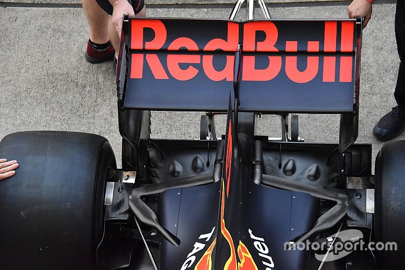 Nem csak dísznek vannak a Red Bull diffúzorán a lyukak