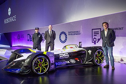 Roborace presenta el primer coche de carreras autónomo