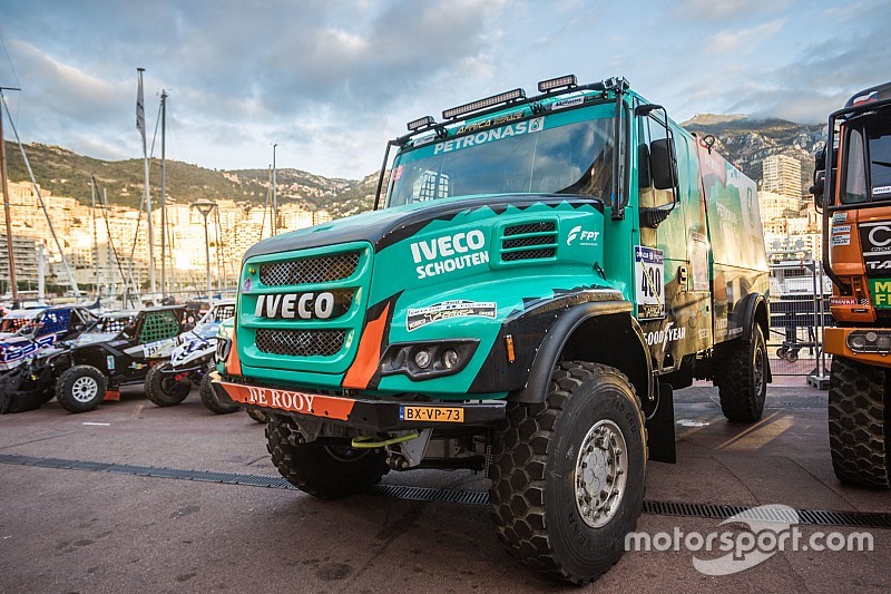 De Rooy moet stenengooiers ontwijken in eerste proef Africa Eco Race