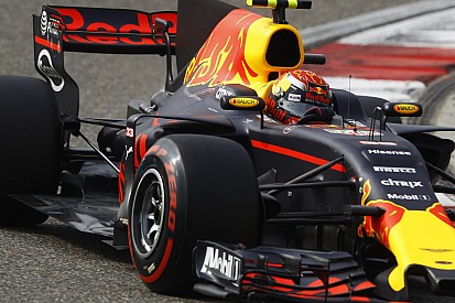 Verstappen minta peninjauan kembali regulasi bendera biru