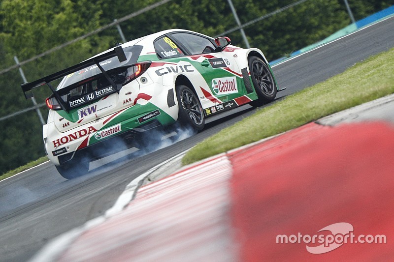 Monteiro gana la Open Race del WTCC en Hungría