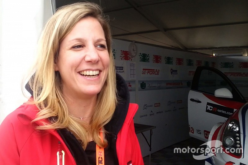 Video: mamma Michela e la sua Alfa Romeo Giulietta TCR