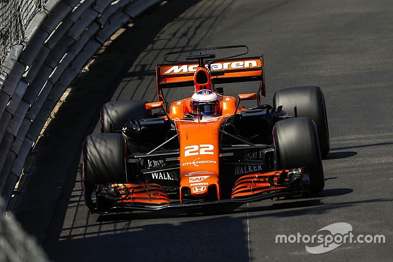 Formel 1 2017 in Monaco: Jenson Button startet aus der Boxengasse