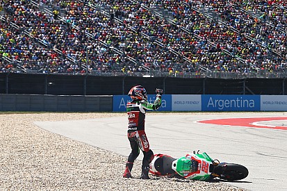 Взаимные упреки и угроза увольнения. Что происходит у Лоуса с Aprilia?