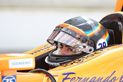 Алонсо использует на Гран При США шлем в цветах Indy 500