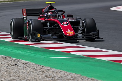 F2 Barcelona: Islak zemindeki ilk yarışı Russell kazandı